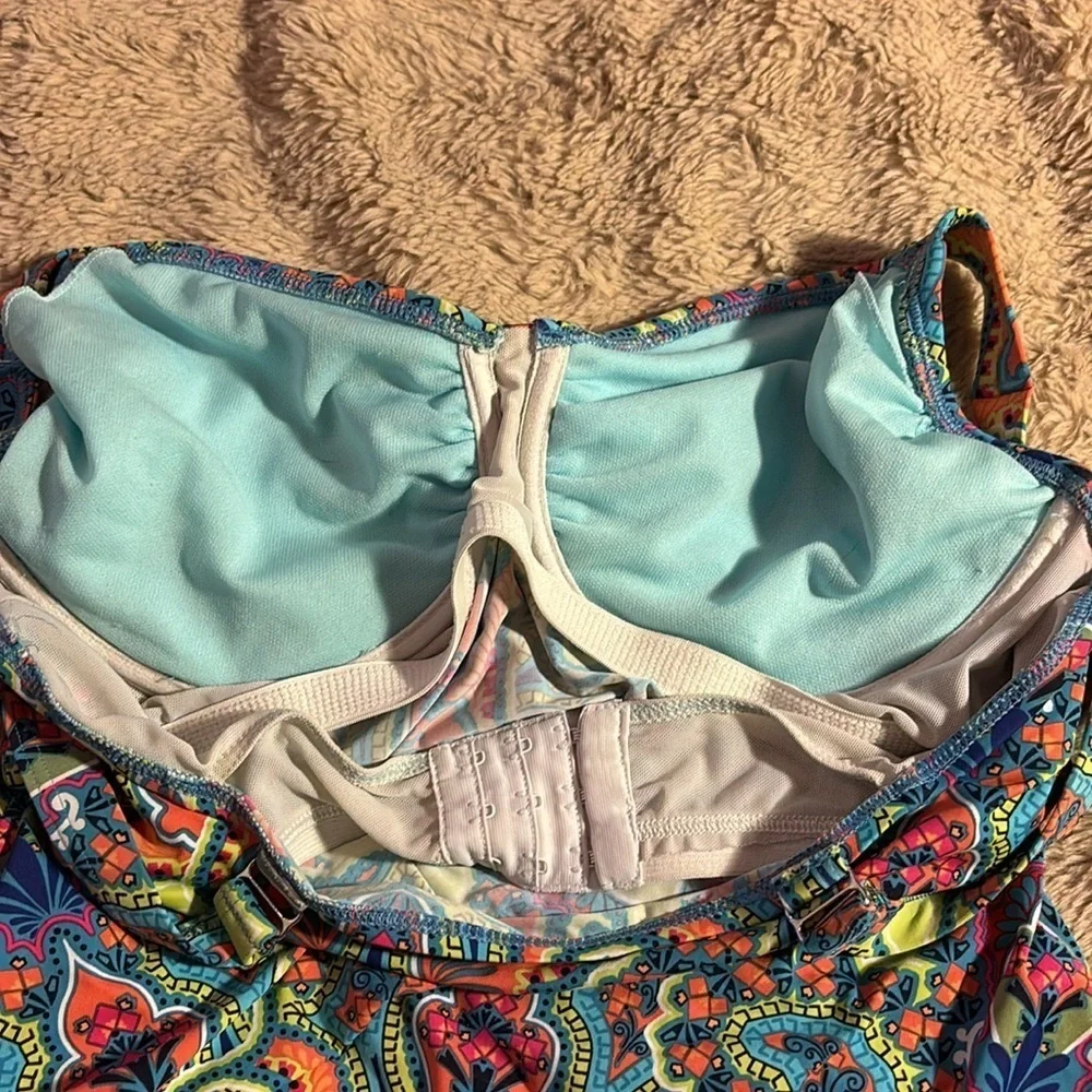 Colorful 2 piece tankini bathing suit. Top is has underwire and lined.